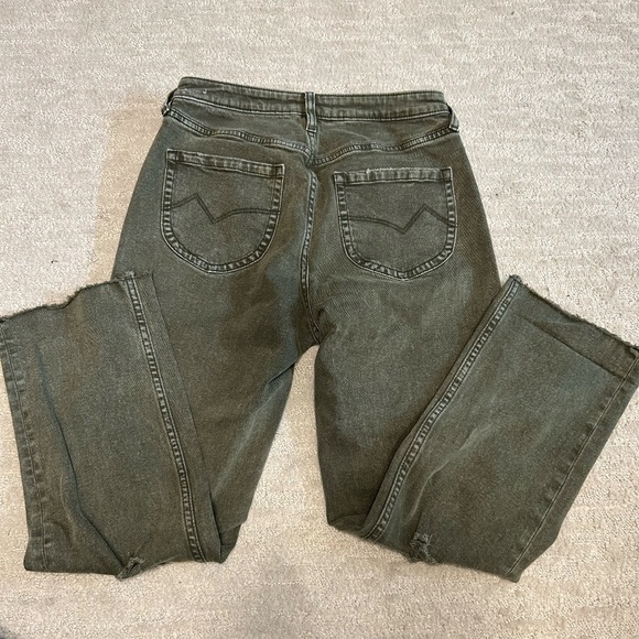 Cleo + Wolf High Rise Distressed Knee Slim Stretch Straight Jean (OLIVE) - Picture 5 of 5